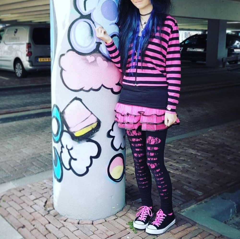 LOOKING FOR SCENE CLOTHES, ACCESSORIES, SHOES, ETC